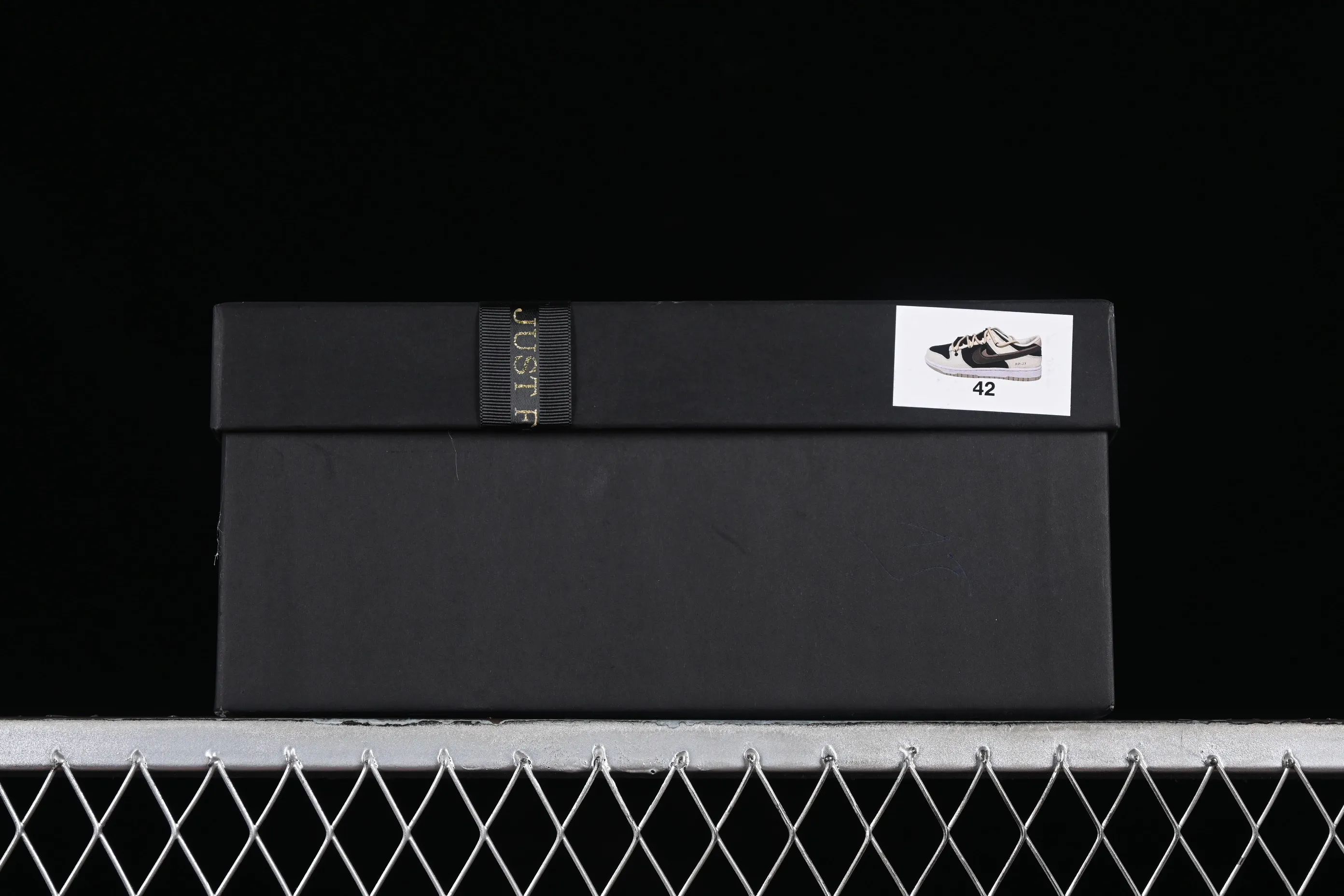 All categories Nk SB Dunk series Nk SB Dunk Low low-top sneakers Nk Dunk Low chestnut letters high street black and brown deconstruction SB strap low-top casual sneakers DV0831-003